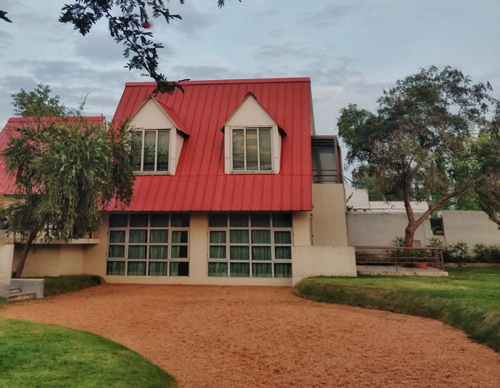 red-roof-cottage